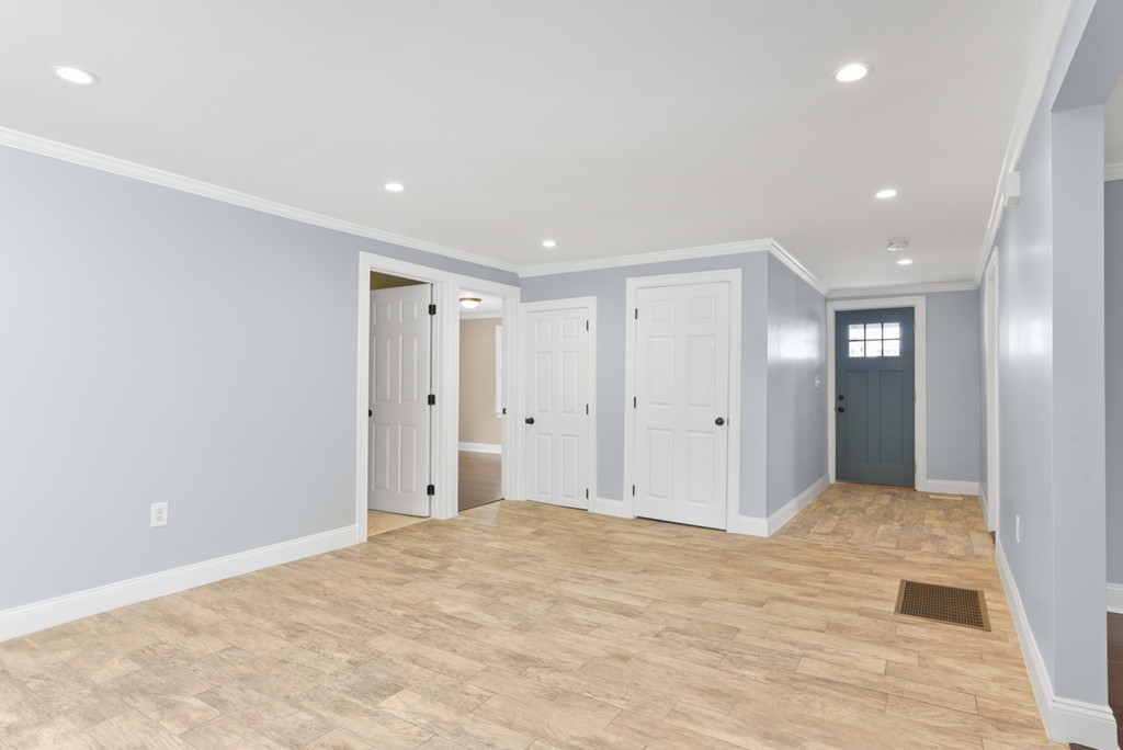 17 R Highland Street, Unit 1 Woburn, MA 01801 - Photo 4 of 15 Gallery Image 4