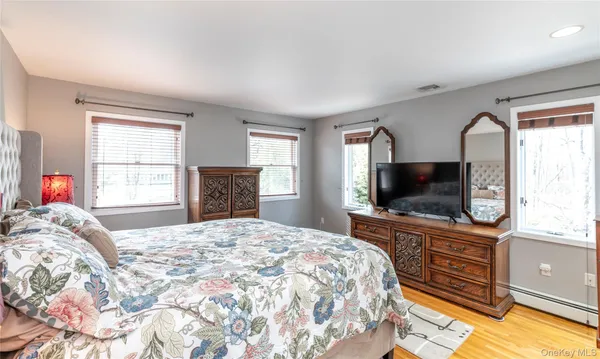 $685,500 | 148 Lake Road, Valley Cottage, NY 10920