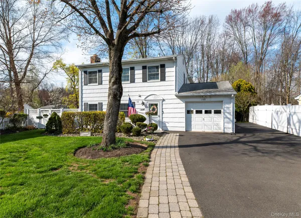 $685,500 | 148 Lake Road, Valley Cottage, NY 10920