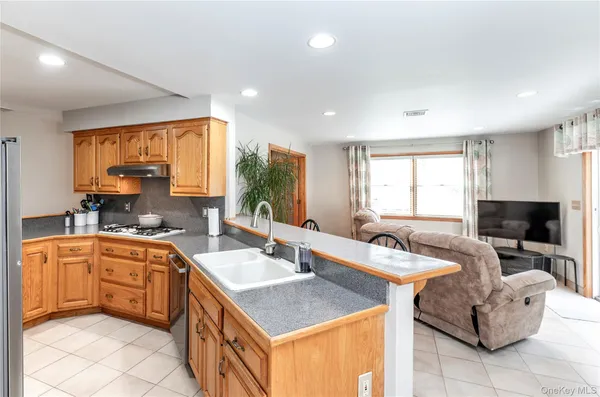 $685,500 | 148 Lake Road, Valley Cottage, NY 10920