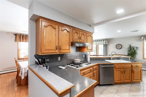 $685,500 | 148 Lake Road, Valley Cottage, NY 10920