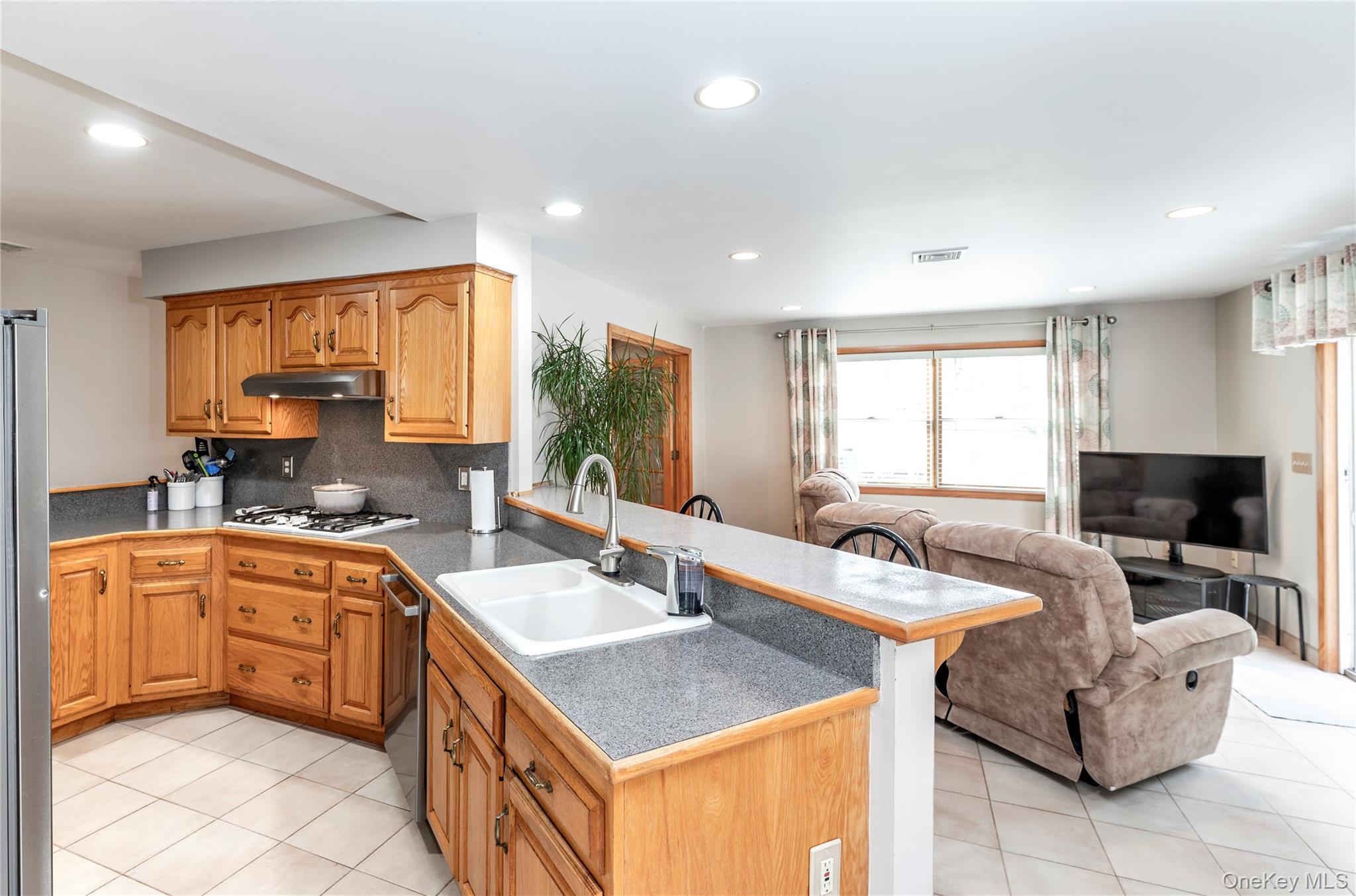 148 Lake Road Valley Cottage, NY 10920 - Photo 8 of 34