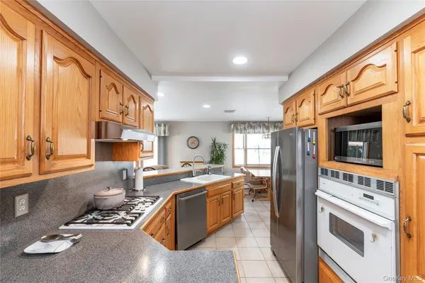 $685,500 | 148 Lake Road, Valley Cottage, NY 10920