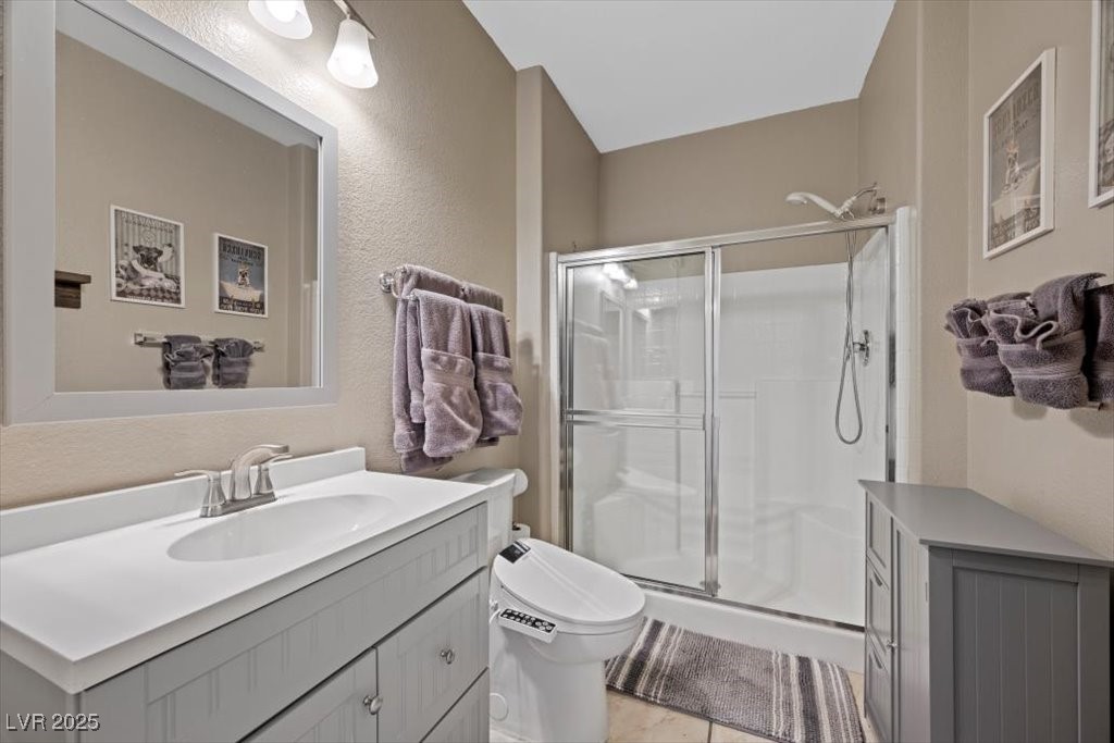 249 Cinnamon Ridge Way Henderson, NV 89015 - Photo 26 of 76 First Floor Bathroom, attached to downstairs BR and adjacent to Family RM.