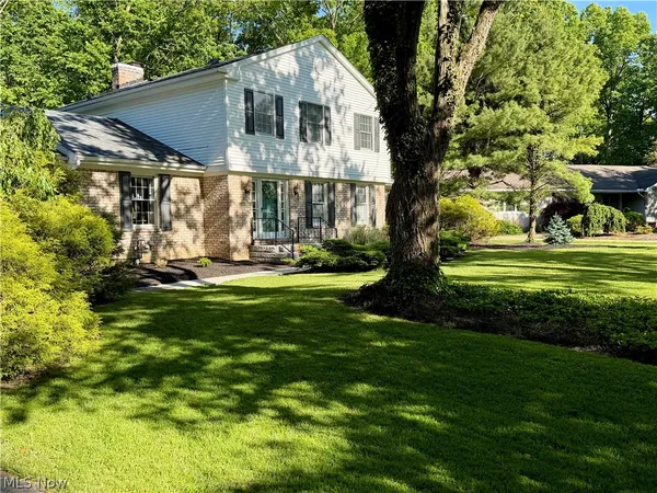 $399,900 | 553 North Briarcliff Drive, Canfield, OH 44406