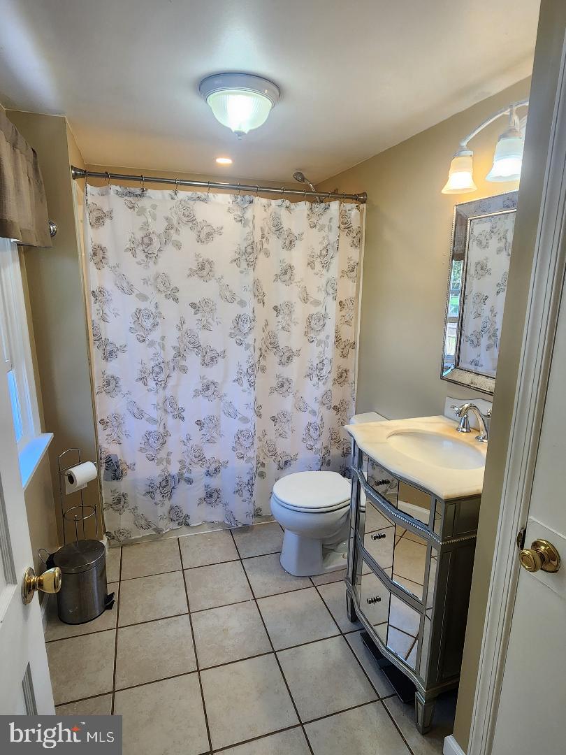 2803 New Falls Road Levittown, PA 19056 - Photo 19 of 25 Full Bath