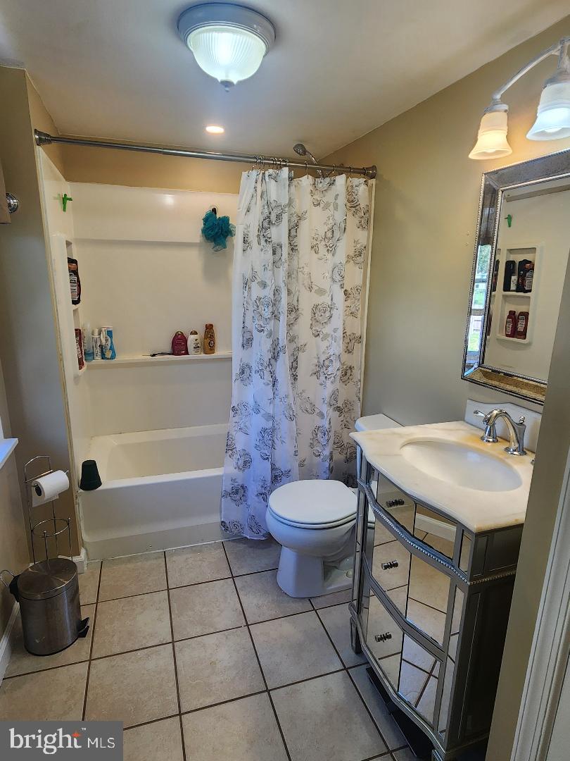 2803 New Falls Road Levittown, PA 19056 - Photo 20 of 25 Full Bath