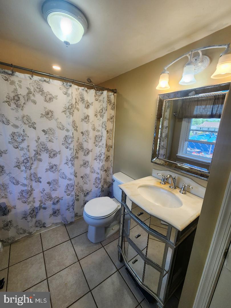 2803 New Falls Road Levittown, PA 19056 - Photo 21 of 25 Full Bath