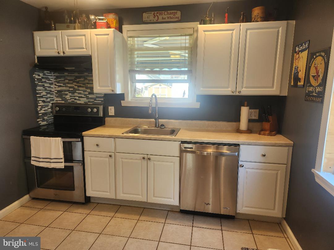 2803 New Falls Road Levittown, PA 19056 - Photo 7 of 25 Kitchen