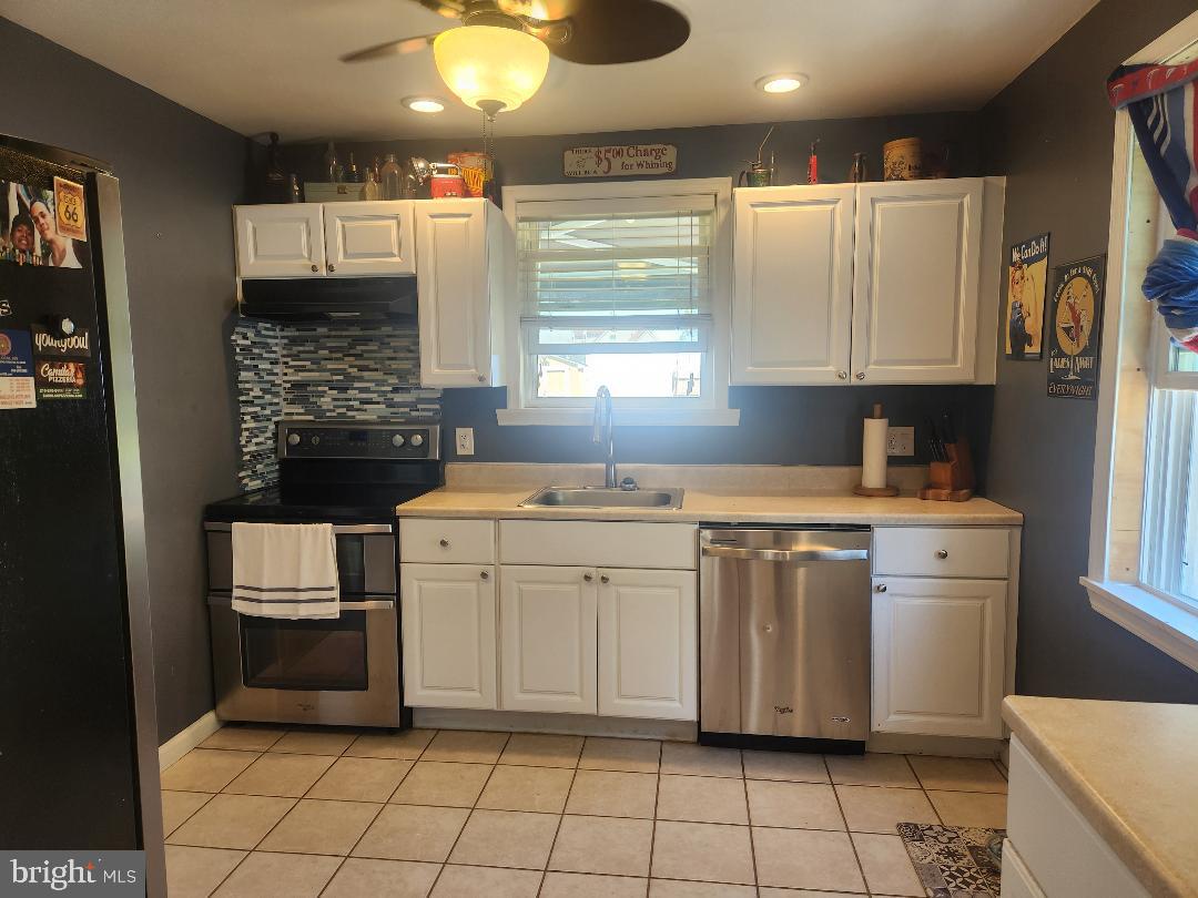 2803 New Falls Road Levittown, PA 19056 - Photo 9 of 25 Kitchen