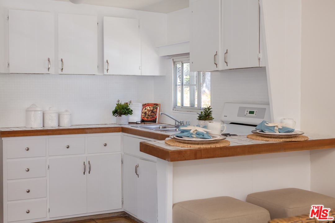 64 Paradise Cove Road Malibu, CA 90265 - Photo 7 of 17 Gallery Image 7