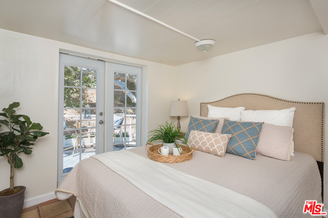 64 Paradise Cove Road Malibu, CA 90265 - Photo 10 of 17 Gallery Image 10