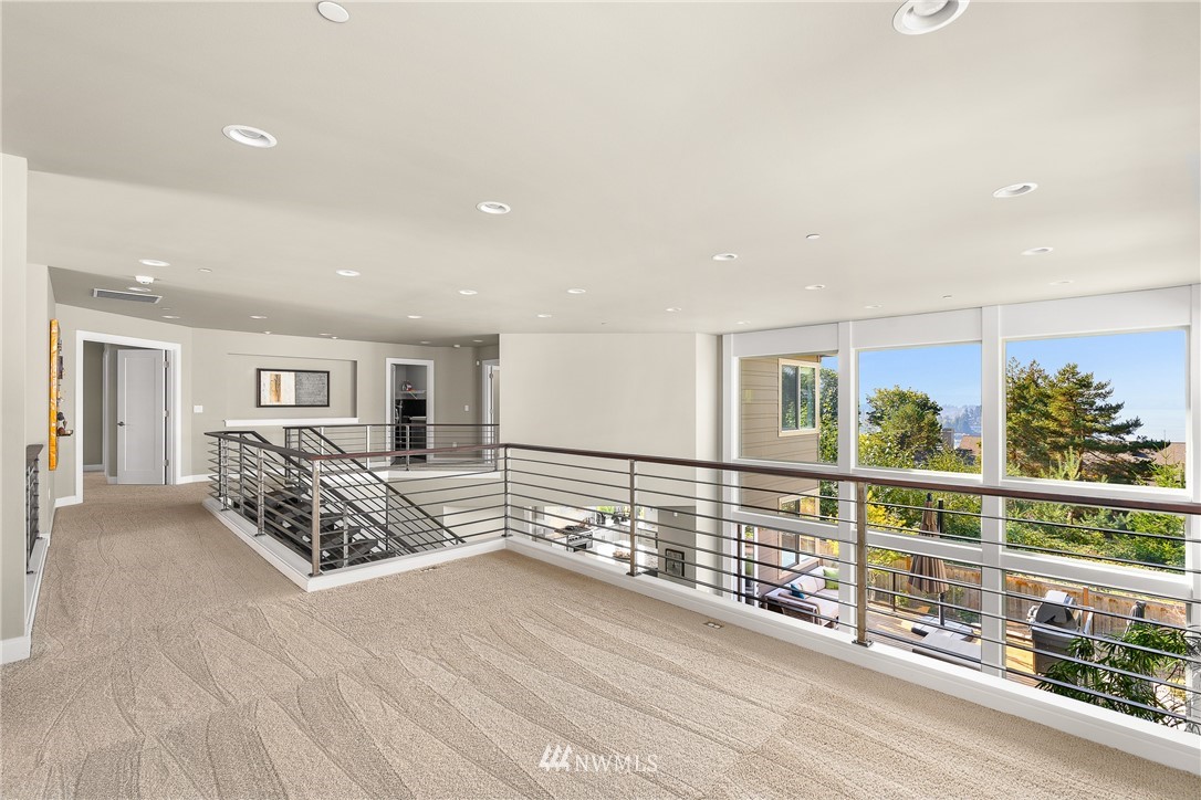 10406 Northeast 52nd Street Kirkland, WA 98033 - Photo 16 of 36 a view of livingroom with furniture