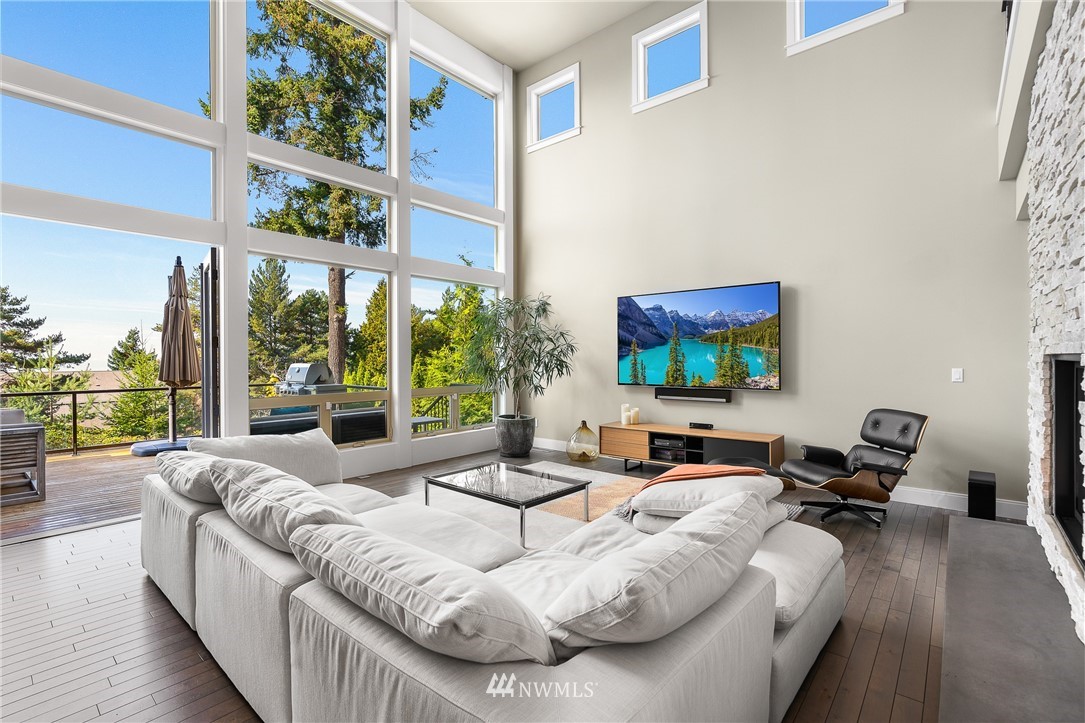 10406 Northeast 52nd Street Kirkland, WA 98033 - Photo 4 of 36 a living room with furniture and a flat screen tv