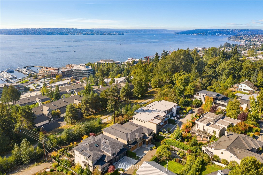 10406 Northeast 52nd Street Kirkland, WA 98033 - Photo 33 of 36