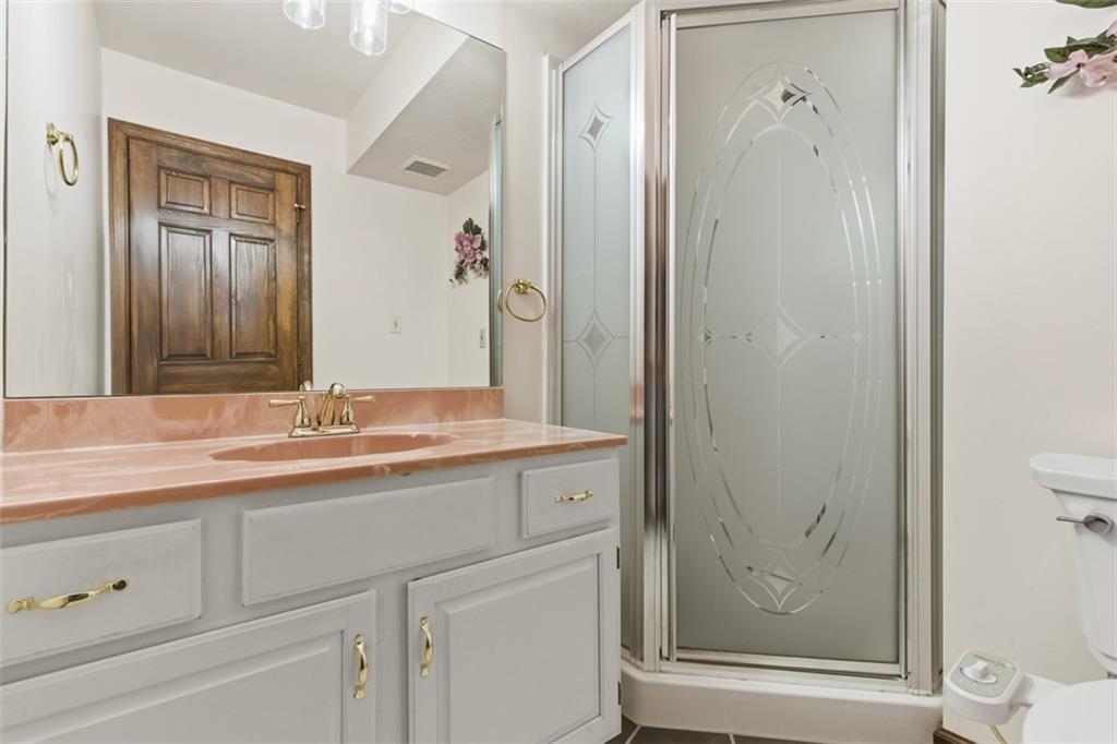 370 Cobblestone Circle McKees Rocks, PA 15136 - Photo 19 of 50 a bathroom with a sink and a mirror