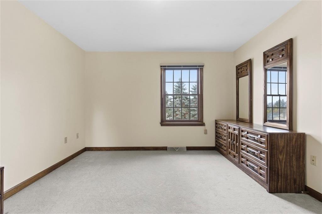 370 Cobblestone Circle McKees Rocks, PA 15136 - Photo 27 of 50 an empty room with windows