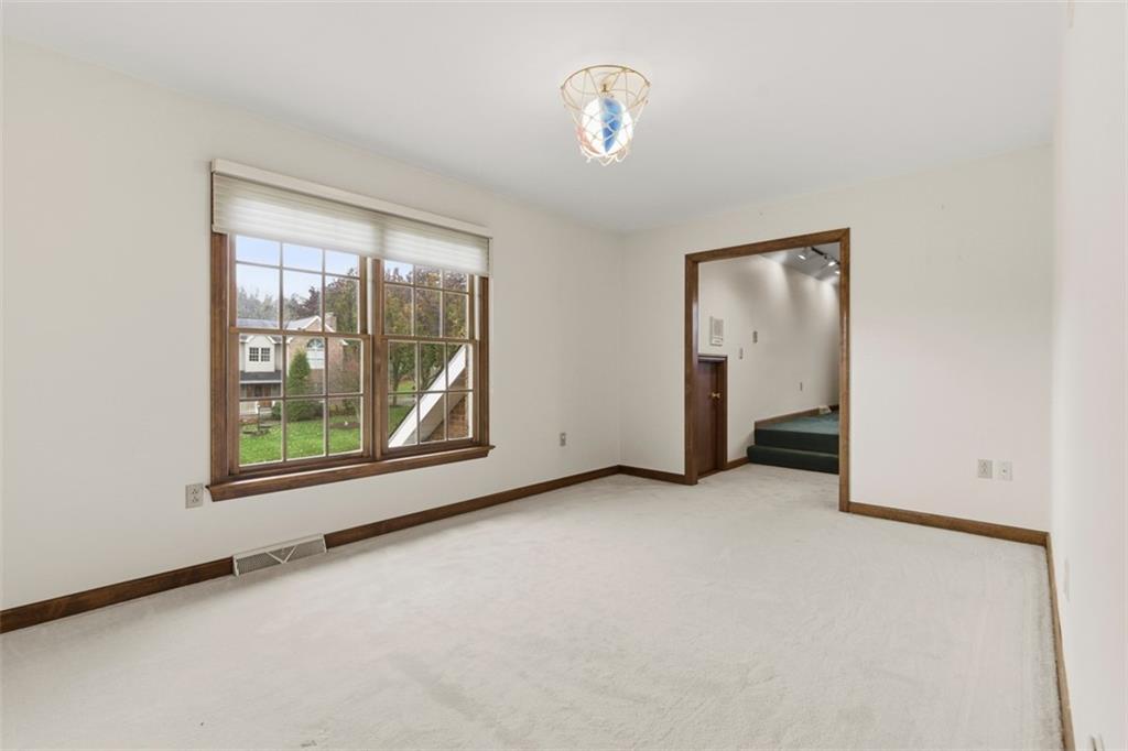 370 Cobblestone Circle McKees Rocks, PA 15136 - Photo 29 of 50 an empty room with windows