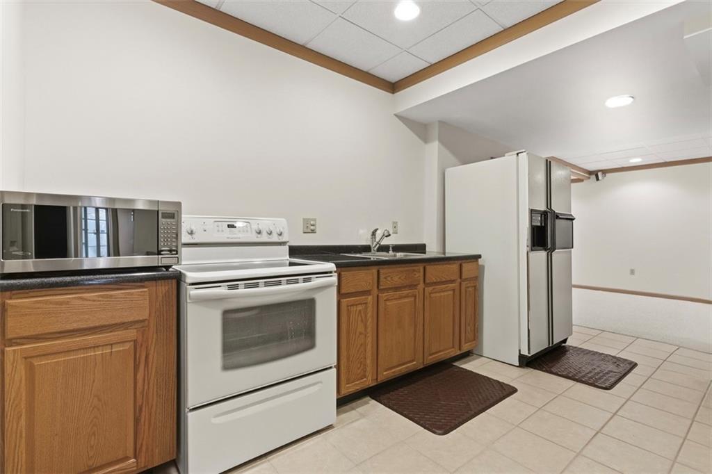 370 Cobblestone Circle McKees Rocks, PA 15136 - Photo 41 of 50 a kitchen with a stove top oven and refrigerator