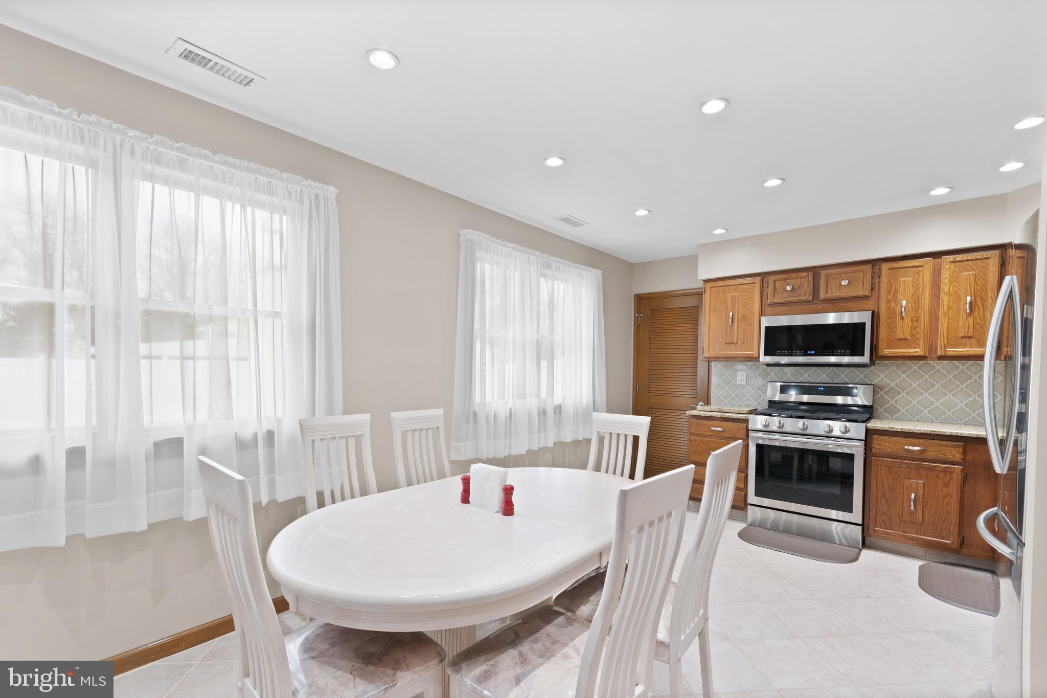 49 Edinburgh Road Blackwood, NJ 08012 - Photo 9 of 30