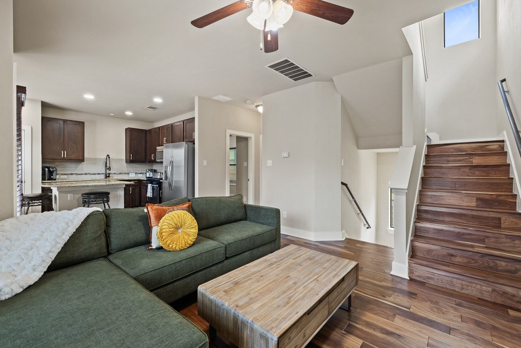 1504 Lorraine Loop, Unit B Austin, TX 78758 - Photo 3 of 24