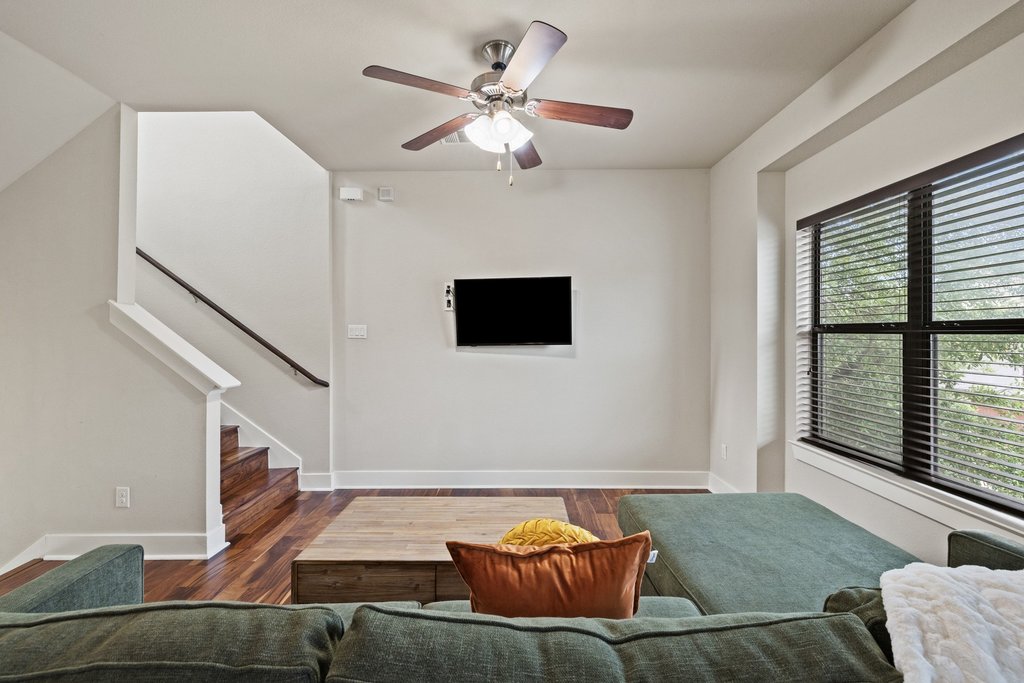 1504 Lorraine Loop, Unit B Austin, TX 78758 - Photo 4 of 24
