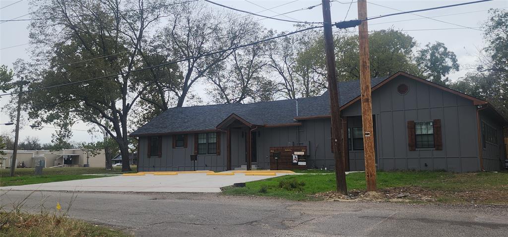 902 Chestnut Street Commerce, TX 75428 - Photo 17 of 18 a house that has a tree in front of it