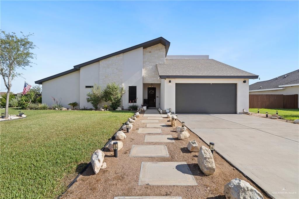 a view of a house with backyard and garden