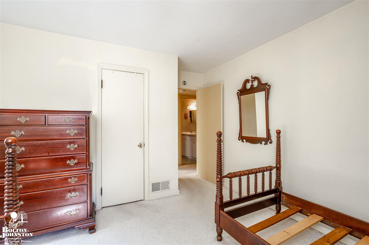 1231 Torrey Road Grosse Pointe Woods, MI 48236 - Photo 21 of 41