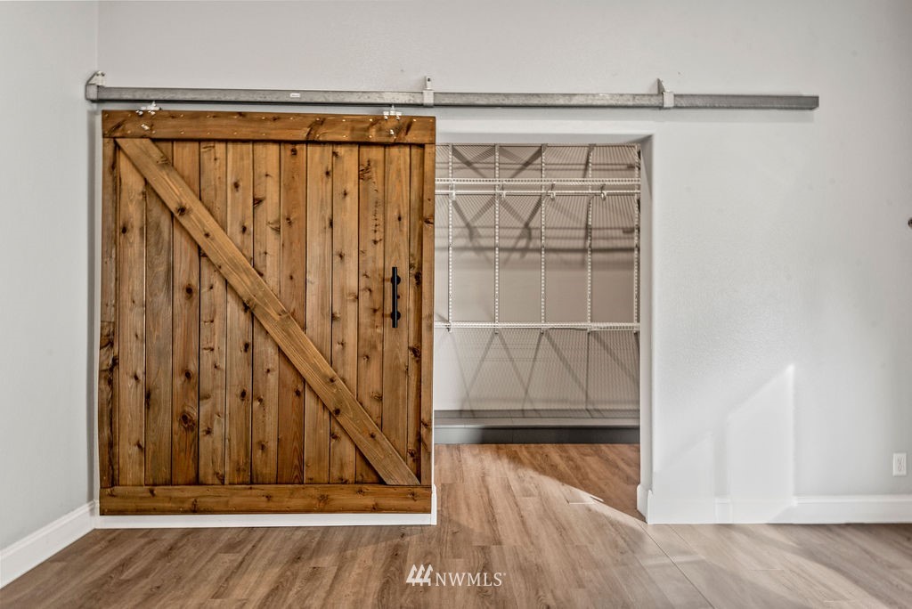 195 Puma Road Longview, WA 98632 - Photo 17 of 39 a view of an entryway with wooden floor