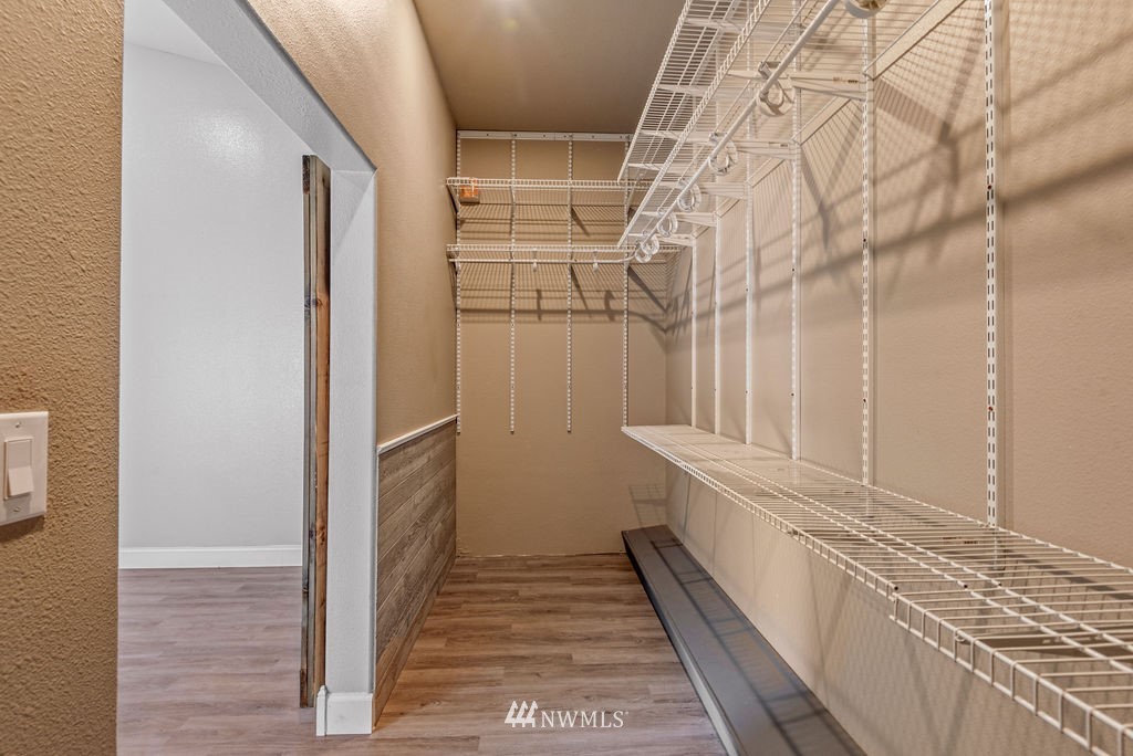 195 Puma Road Longview, WA 98632 - Photo 18 of 39 a view of walk in closet