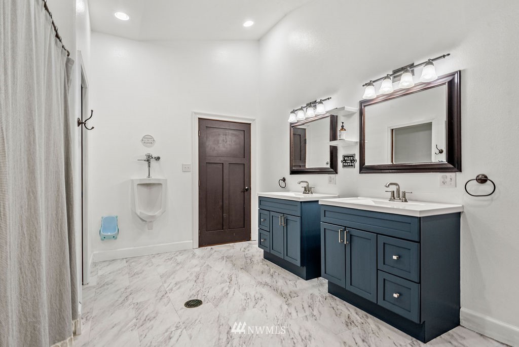 195 Puma Road Longview, WA 98632 - Photo 24 of 39 a spacious bathroom with a double vanity sink mirror and shower