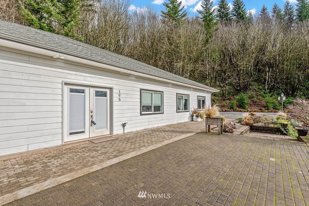 195 Puma Road Longview, WA 98632 - Photo 26 of 39 a view of a house with a patio