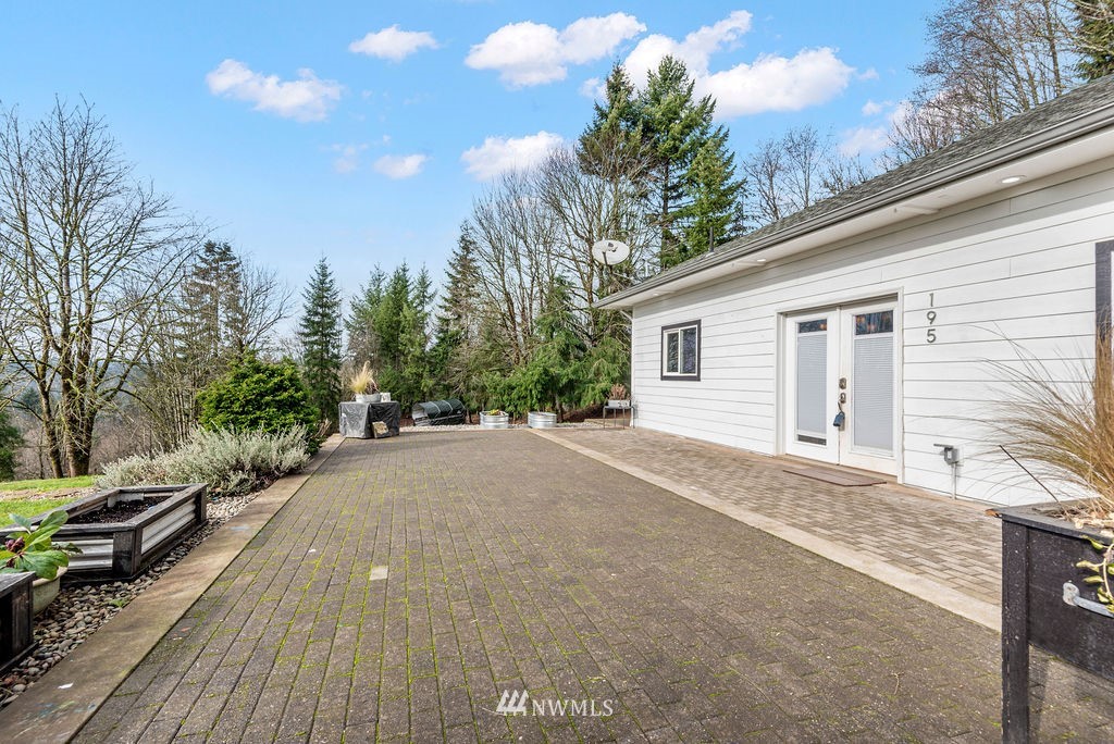195 Puma Road Longview, WA 98632 - Photo 5 of 39 a view of a house with a backyard