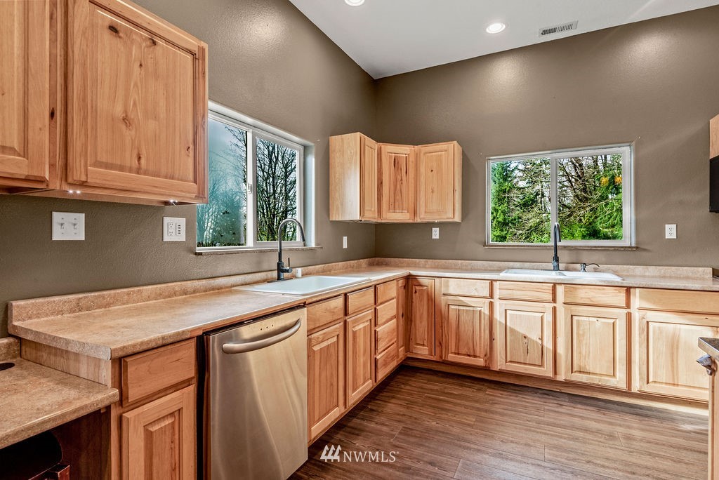 195 Puma Road Longview, WA 98632 - Photo 9 of 39 a kitchen with a sink window and cabinets