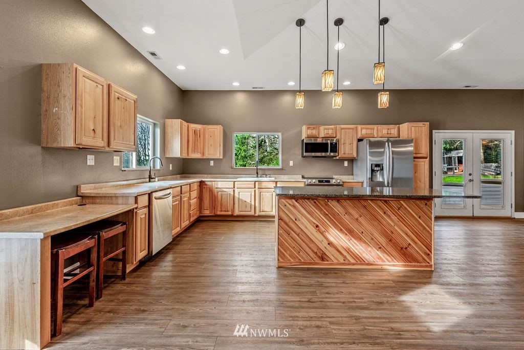 195 Puma Road Longview, WA 98632 - Photo 10 of 39 a large kitchen with stainless steel appliances granite countertop a stove a sink and a refrigerator