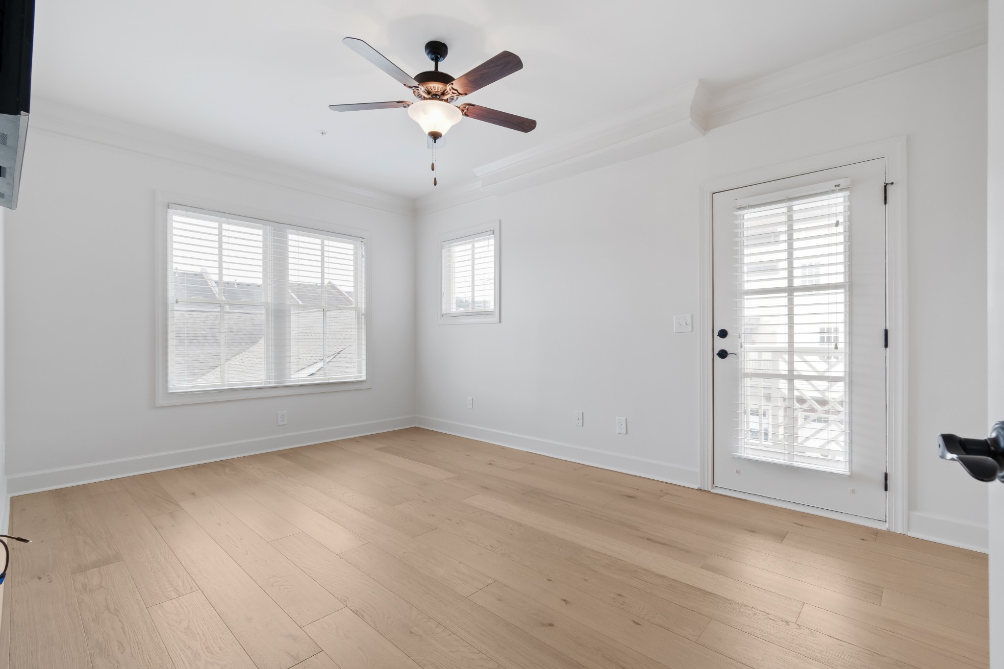 106 Front Street, Unit 23 Franklin, TN 37064 - Photo 28 of 39 a view of an empty room with a window