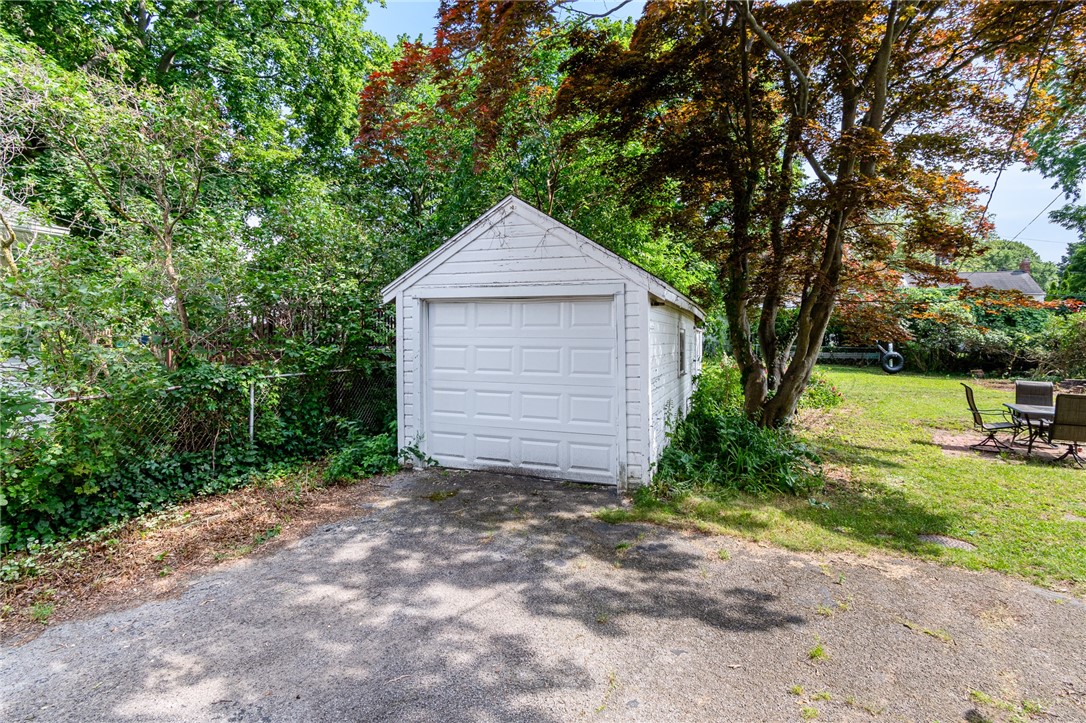 29 Avondale Road Irondequoit, NY 14622 - Photo 5 of 30 The detached garage
