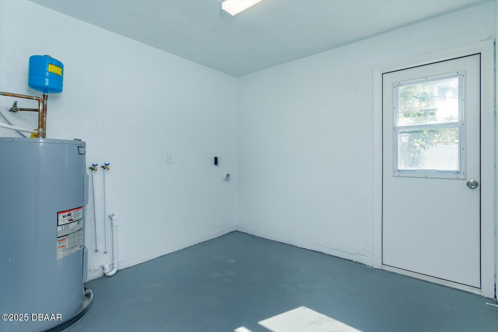 4319 South Peninsula Drive Ponce Inlet, FL 32127 - Photo 27 of 30 a view of an empty room
