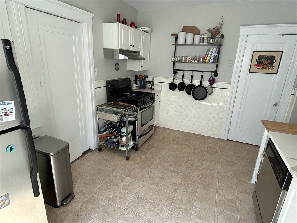 18 Ropes Street, Unit 2R Salem, MA 01970 - Photo 14 of 25