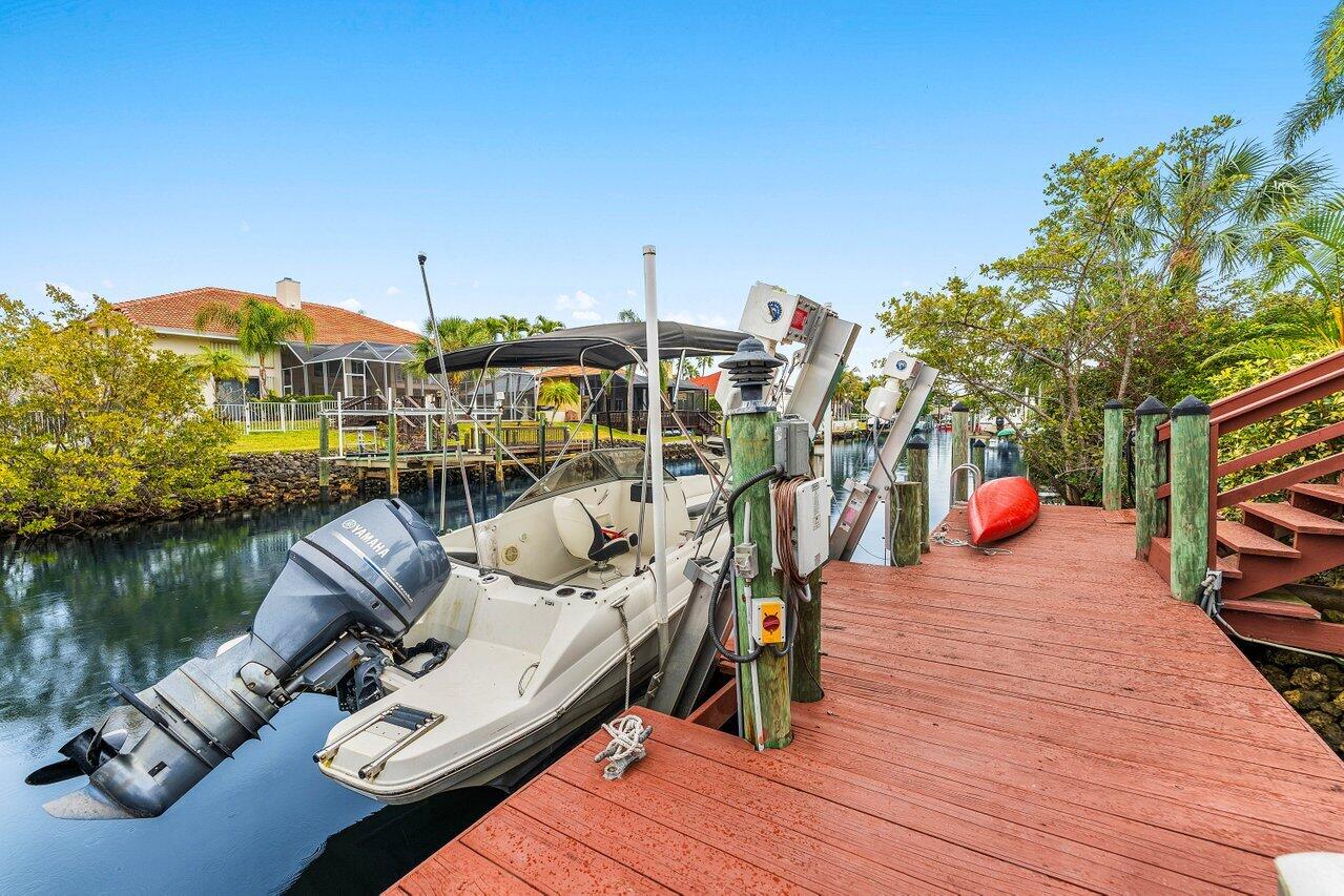 8794 Southeast Riverfront Terrace Jupiter, FL 33469 - Photo 48 of 68 6000Lb Lift