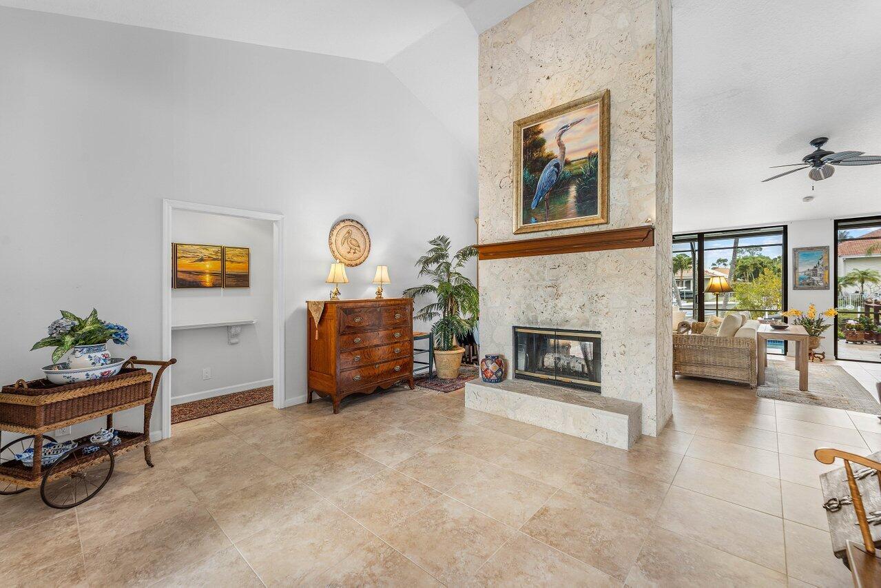 8794 Southeast Riverfront Terrace Jupiter, FL 33469 - Photo 7 of 68 Foyer