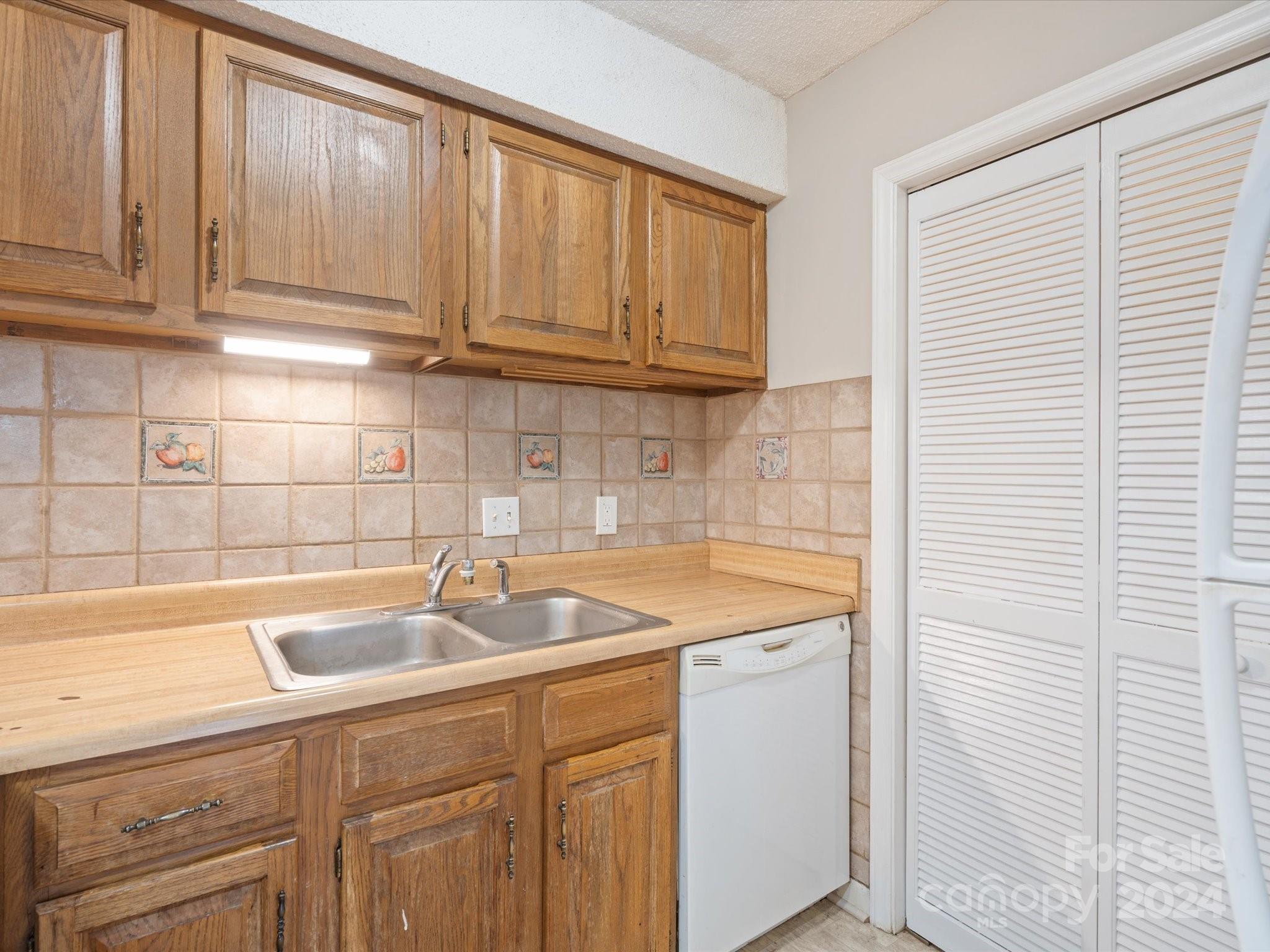 1600 Sharon Road West, Unit 4 Charlotte, NC 28210 - Photo 15 of 35