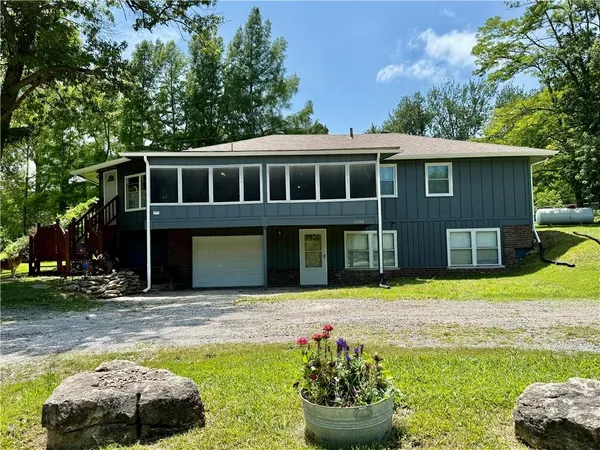 $209,900 | 14990 Lakeside Drive, Excelsior Springs, MO 64024