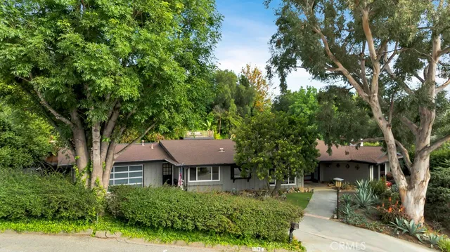 a view of a chair and table in backyard of the house