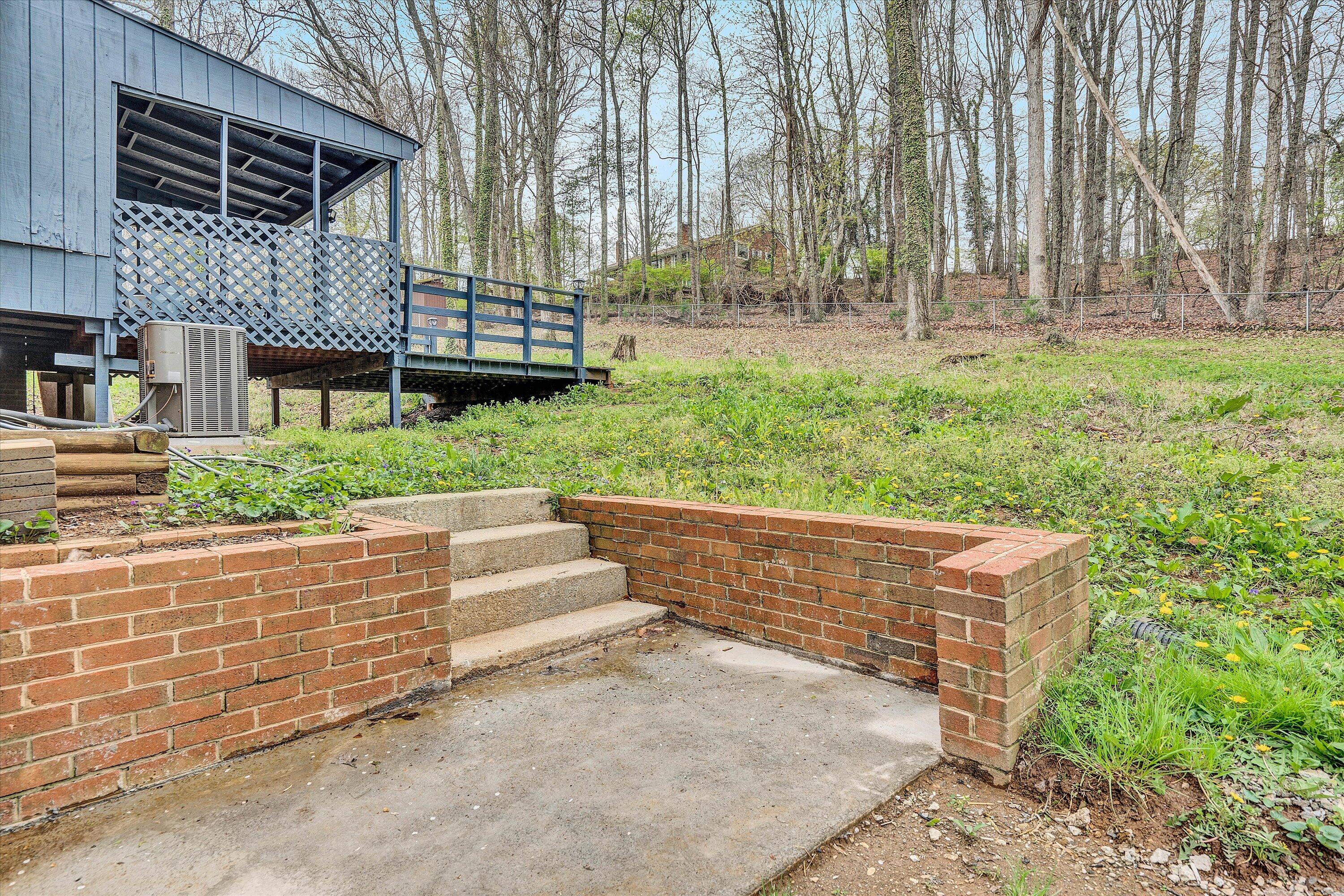 355 Pin Oak Drive Blue Ridge, VA 24064 - Photo 26 of 33 a view of outdoor space and yard
