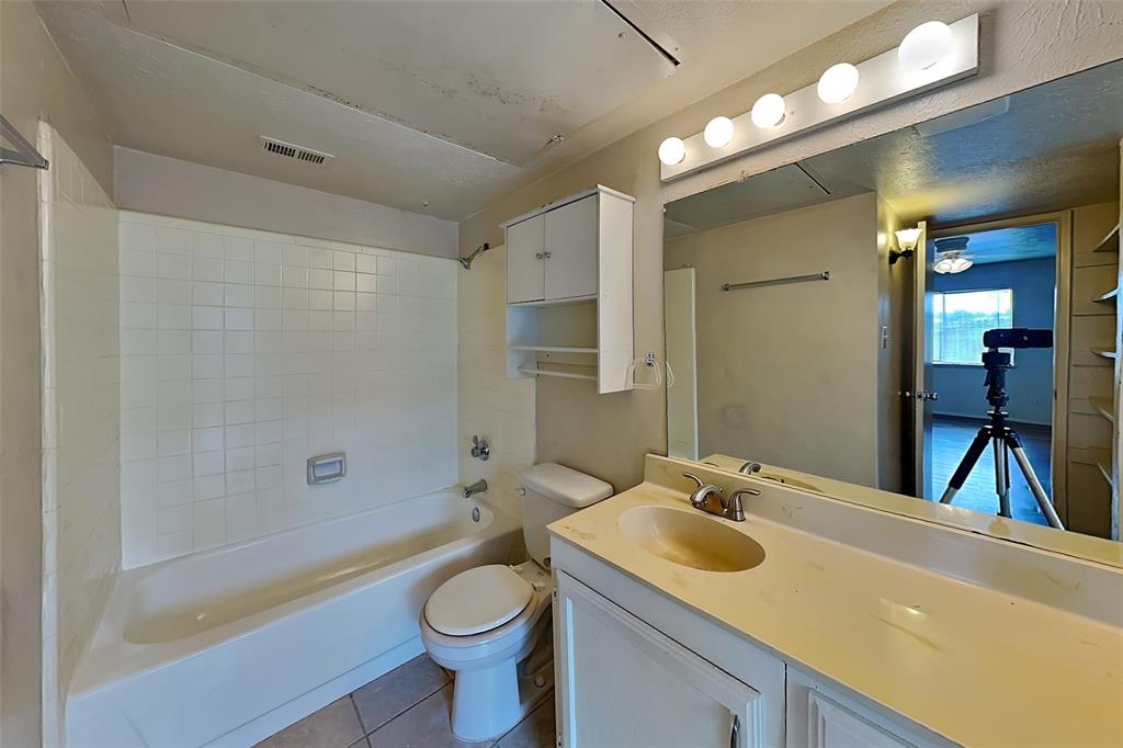 7313 Pineberry Road Dallas, TX 75249 - Photo 9 of 18