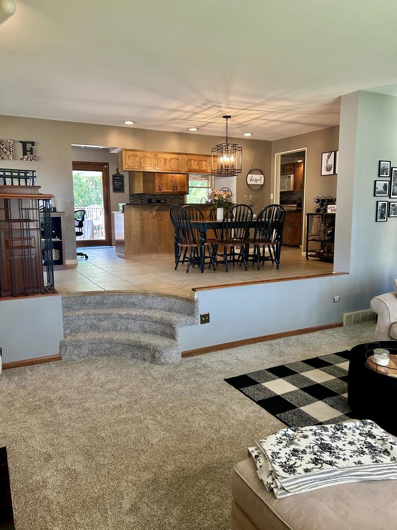 672 West Karen Drive Decatur, IL 62526 - Photo 4 of 45