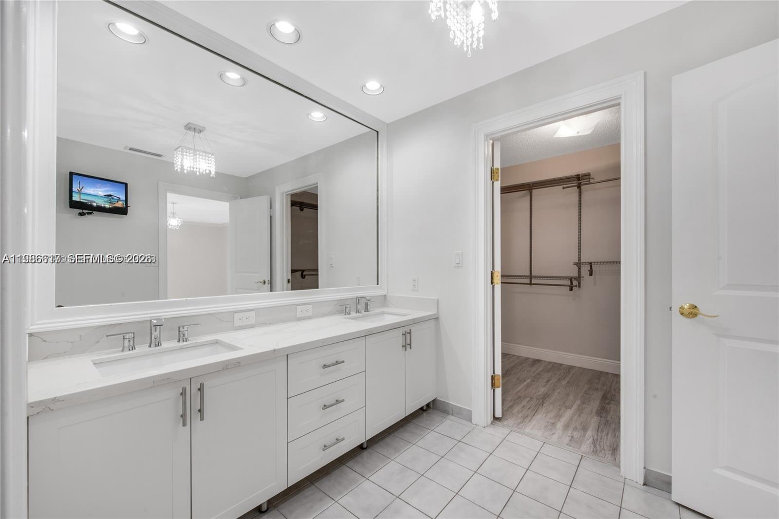 9005 Southwest 56th Street Miami, FL 33165 - Photo 11 of 41