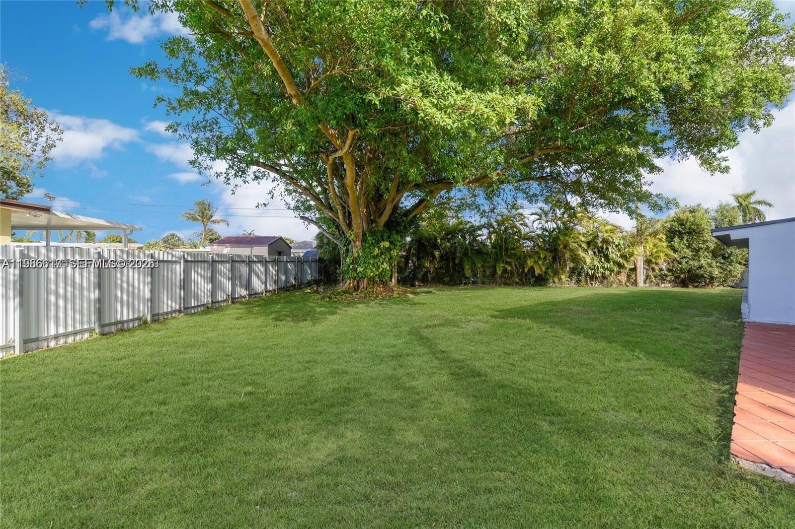 9005 Southwest 56th Street Miami, FL 33165 - Photo 23 of 41